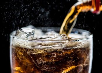 Россияне стали реже употреблять газированные напитки