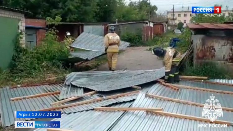 В Агрызе продолжают восстанавливать последствия разрушительного урагана