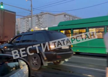 В Казани на проспекте Ямашева произошло ДТП с тремя машинами