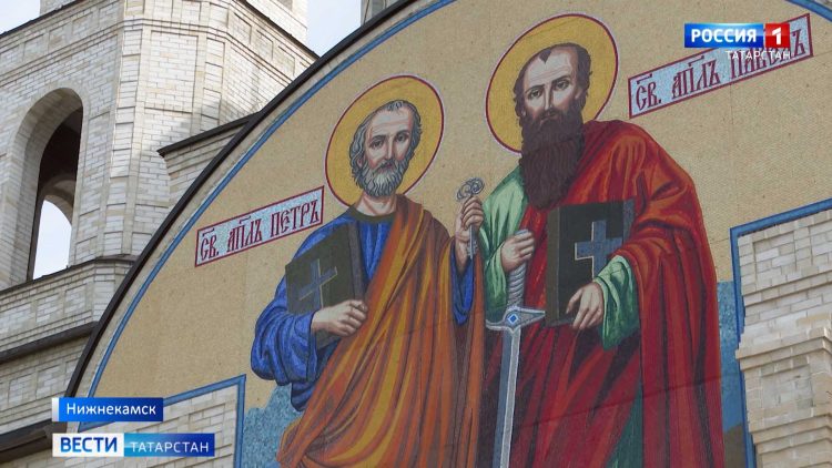 В Нижнекамском храме установили мозаику с изображением апостолов Петра и Павла