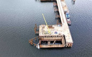 Первые три блока моста через Каму подняли на стапельную площадку