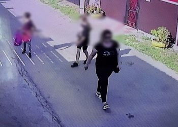 В Елабуге женщина с детьми привязала щенка к забору и ушла