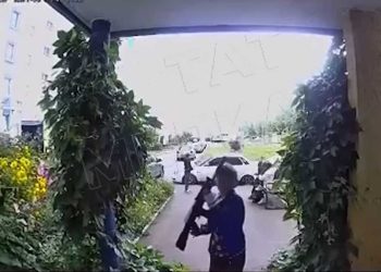 В Челнах ребенок из винтовки выстрелил в камеру домофона