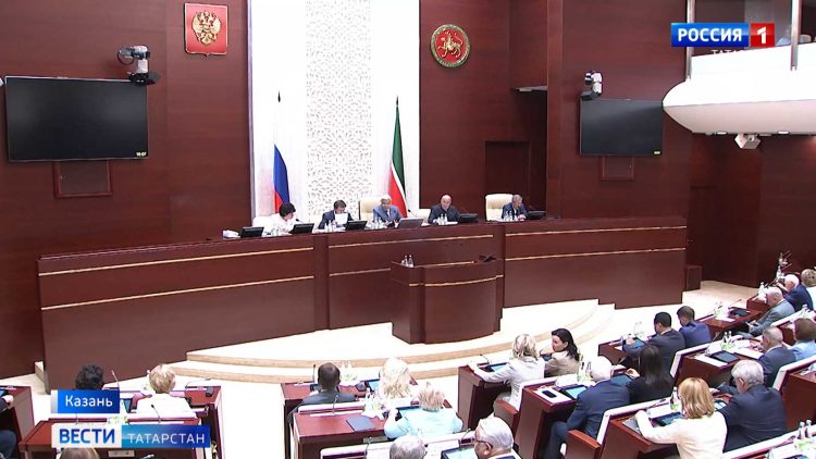 В Татарстане на 45-м заседании назначили членов Конституционного Совета республики и его председателя