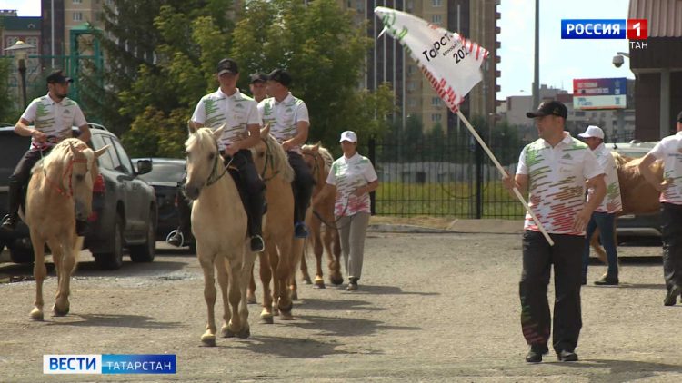 В Казани стартовал исторический конный пробег на лошадях татарской породы