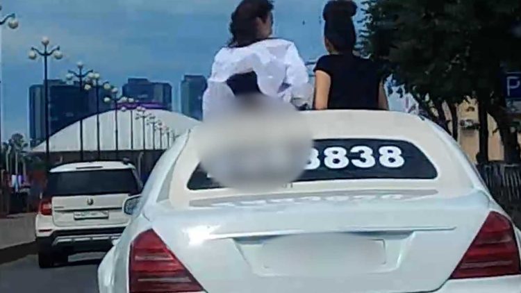 В Казани оштрафовали водителя, который ездил с высунувшимися из люка иномарки девушками