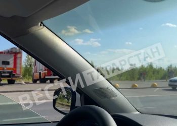 В Казани горят кусты рядом с «Чашей»