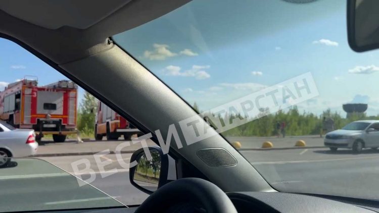 В Казани горят кусты рядом с «Чашей»