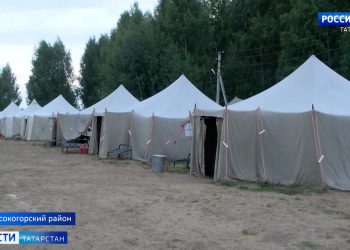 В аэродроме Куркачи организовали палаточный лагерь «Юный десантник»
