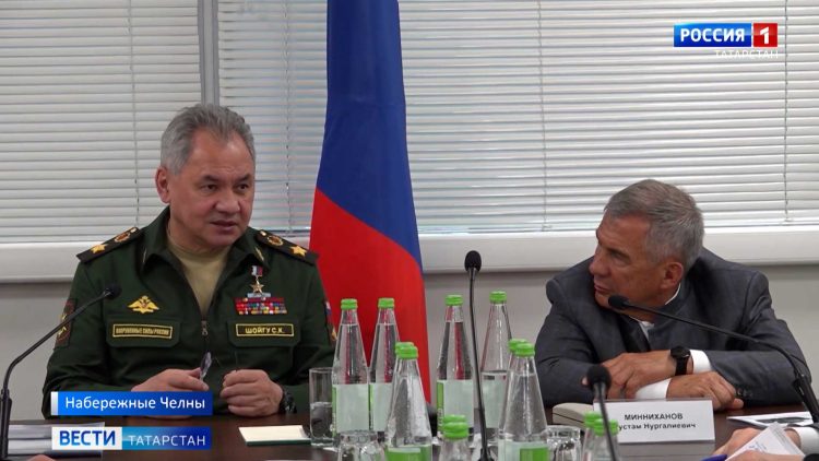 Минниханов заверил Шойгу в выполнении гособоронзаказа