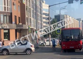 В Казани на улице Шмидта образовалась пробка из-за ДТП