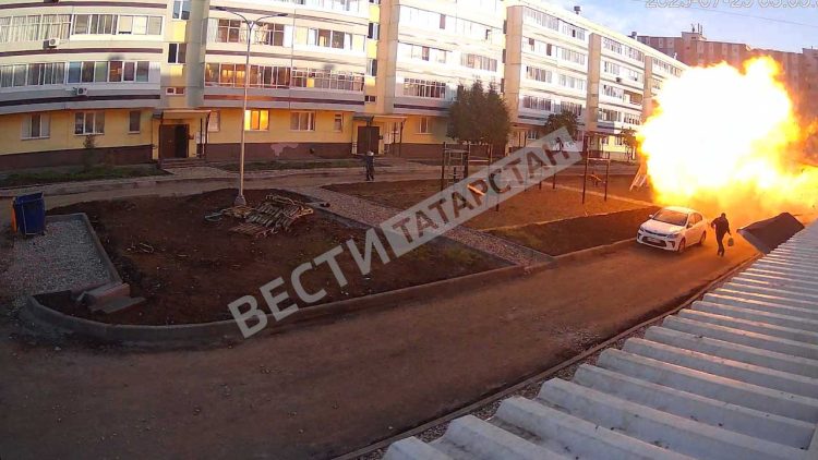 Опубликован момент взрыва дома в Нижнекамске