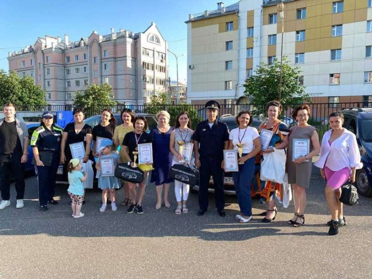 В Зеленодольске прошел конкурс водительского мастерства среди женщин-автомобилистов