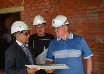 Мэр Челнов осмотрел строительство православной гимназии