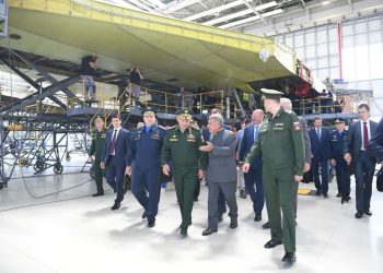 Шойгу проверил выполнение гособоронзаказа на предприятиях Татарстана