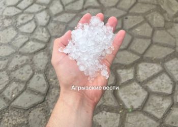 В Татарстане ураган и град снесли деревья, крыши и повредили урожай