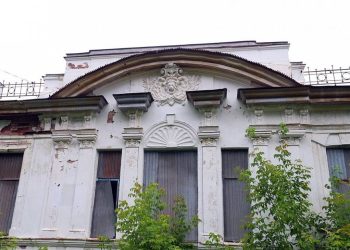 Муллин оценил заброшенную усадьбу Стахеевых