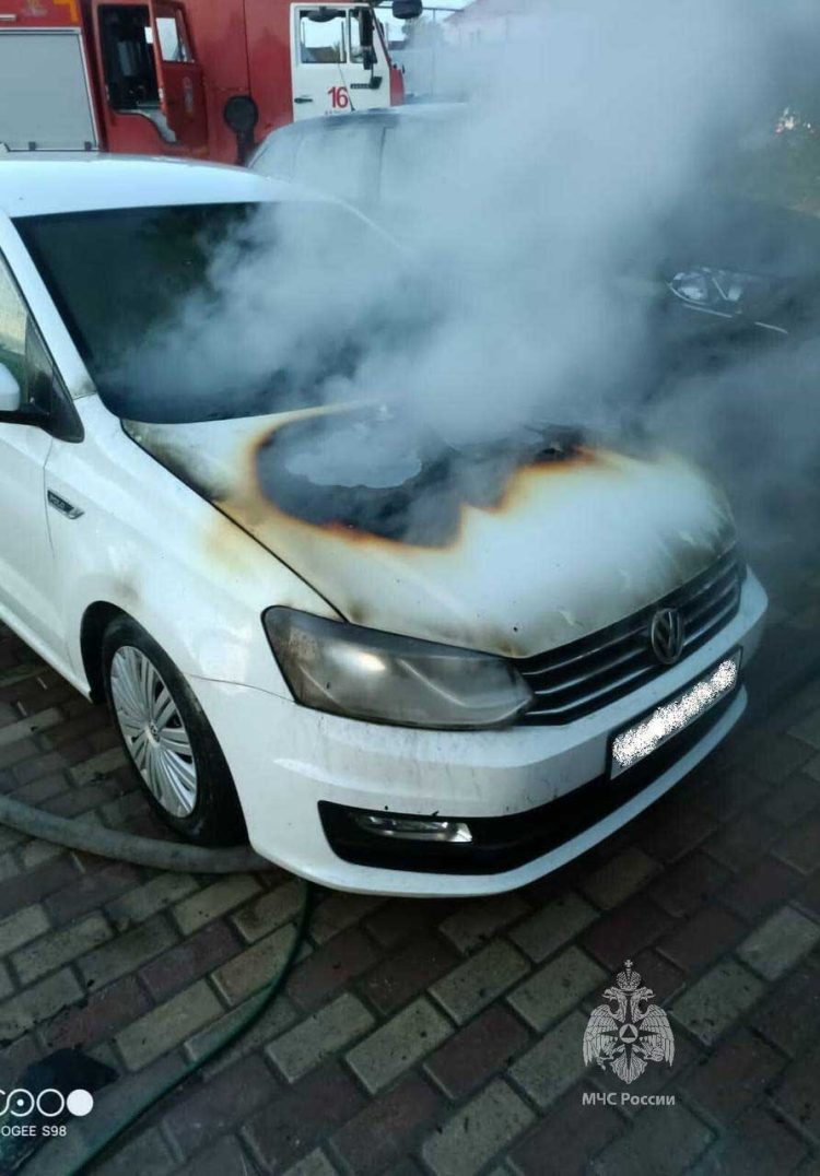 В Казани неизвестные подожгли три легковушки