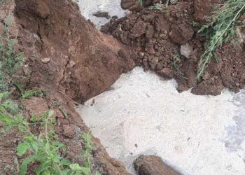 В Агрызском районе прорвало подземную трубу на ул.Чапаева