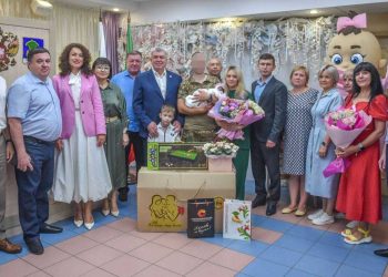 Магдеев поздравил участников СВО с рождением дочек