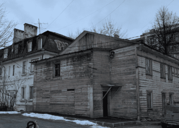 В Казани ограничили движение на Маяковского из-за реставрации дома