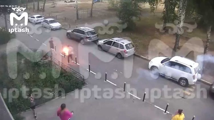 В Казани мужчина несколько раз выстрелил в соседа из ракетницы