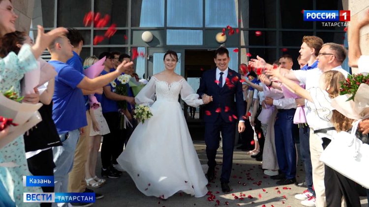 Женская тракторная бригада на «Днях поля» показала трюки