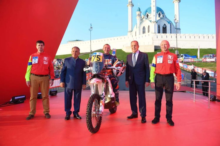 Минниханов и Лавров дали старт международному ралли