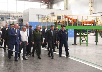 Минниханов и Шойгу посетили предприятия оборонно-промышленного комплекса Татарстана