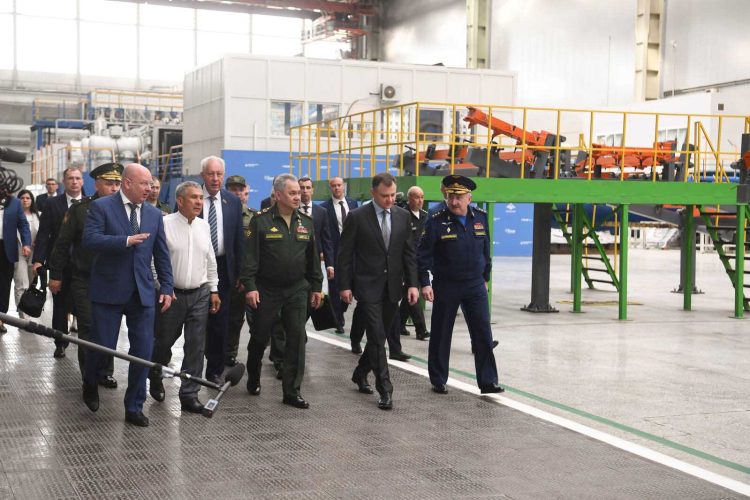 Минниханов и Шойгу посетили предприятия оборонно-промышленного комплекса Татарстана