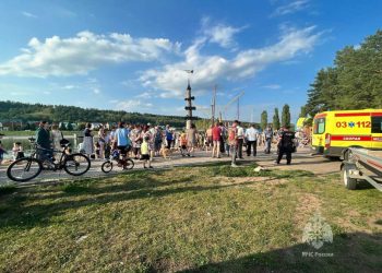 В Лениногорске отец с сыном заплыли за буйки и начали тонуть