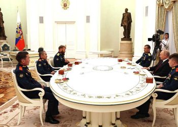 Путин встретился в Кремле с экипажем танка «Алеша»