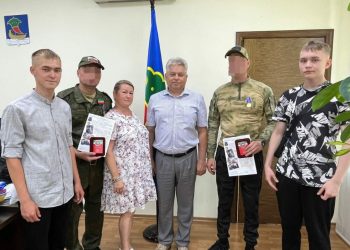 В Челнах участникам СВО вручили памятные медали к 100-летию генерала Махмута Гареева