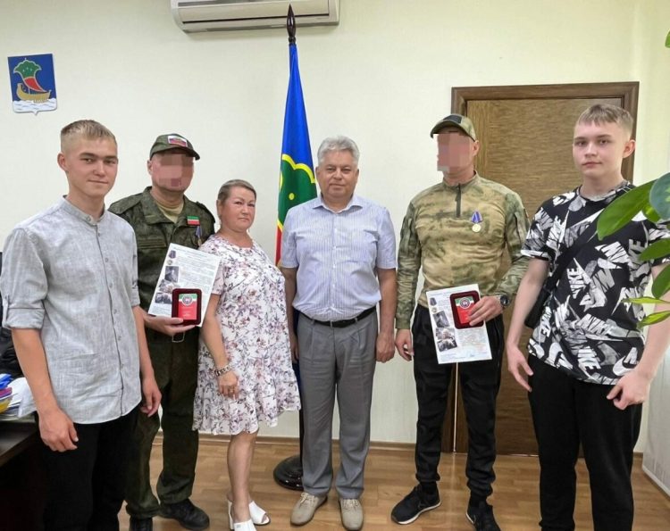 В Челнах участникам СВО вручили памятные медали к 100-летию генерала Махмута Гареева