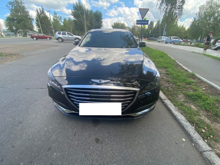 В Нижнекамске иномарка сбила девочку-подростка на велосипеде