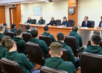 Минниханов встретился с тренерами и хоккеистами «Ак Барса»