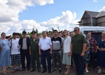 Еще четыре жителя Нурлата отправились по контракту в зону СВО