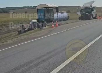 На Альметьевском тракте столкнулись легковушка и два грузовика