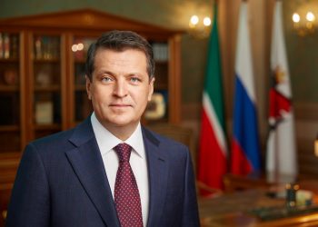 Метшин поздравил жителей Казани с днем города и республики