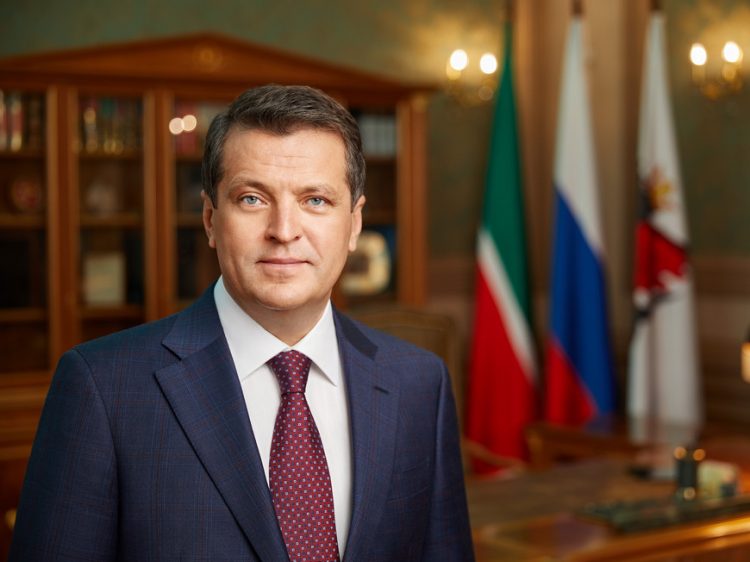 Метшин поздравил жителей Казани с днем города и республики