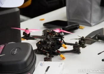 В частном секторе Казани упала авиамодель