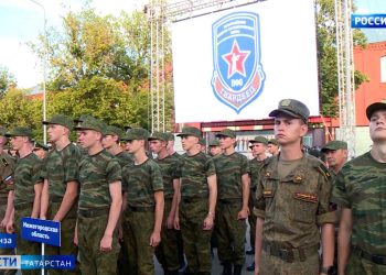 Комаров поздравил юнармейцев и кадетов с началом смены лагеря «Гвардеец»