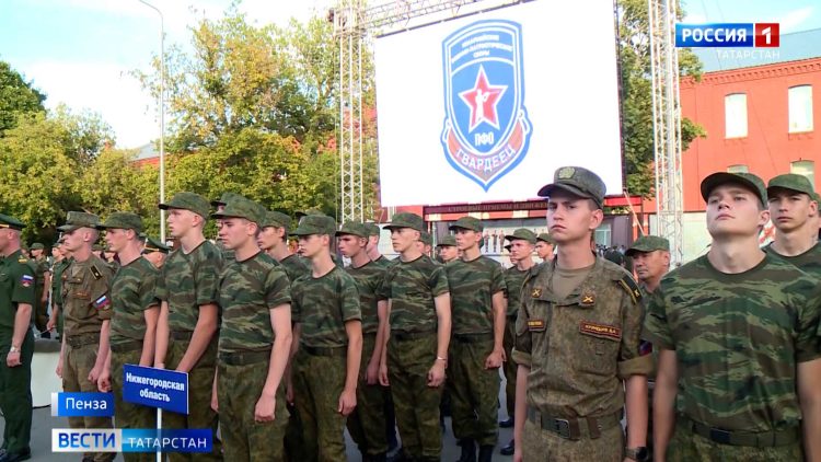 Комаров поздравил юнармейцев и кадетов с началом смены лагеря «Гвардеец»