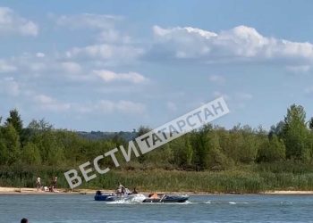 В Татарстане на Волге судоводитель выпал из лодки