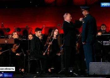 Путин лично наградил татарстанца Расима Баксикова из экипажа легендарного танка «Алеша»