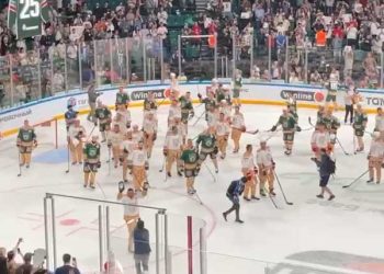 Прощальный матч Зарипова завершился со счетом 12:9 в пользу «Белых»