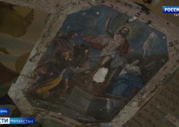 В Казани в Петропавловском Соборе художники обнаружили старинные фрески 18 века