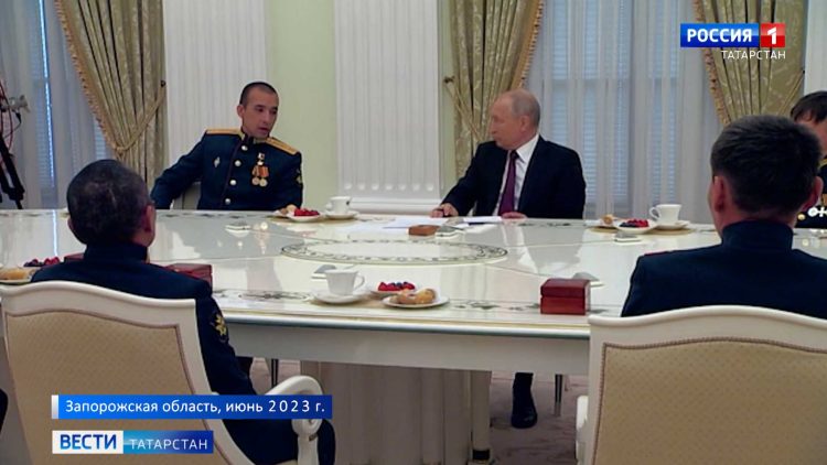 Путин встретился с героем России Расимом Баксиковым