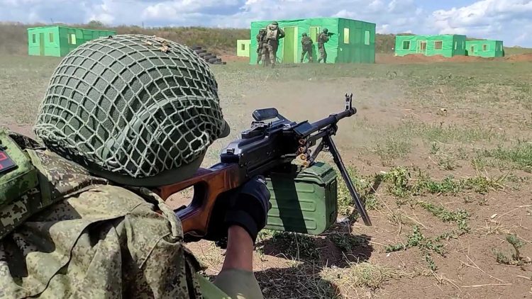 Контрактники из Татарстана отработали ведение боя в городских условиях под Оренбургом