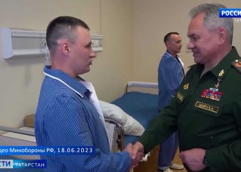 «Хочу стать таким же сильным и смелым, как папа»: Шойгу наградил Орденом Мужества бойца СВО из Заинска